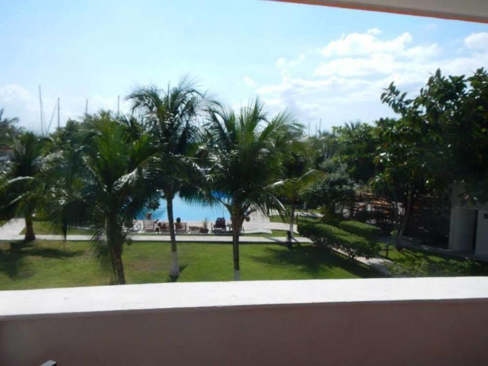 Marina Paraiso Isla Mujeres Hotel Екстер'єр фото